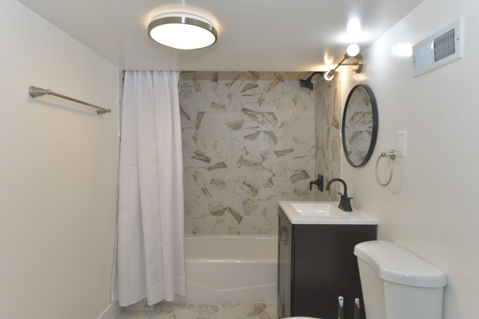 2735 N Mozart Street Unit: GARDEN