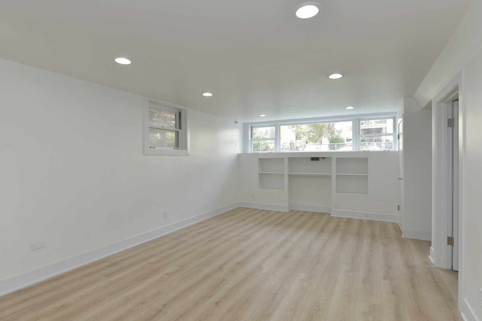 2735 N Mozart Street Unit: GARDEN