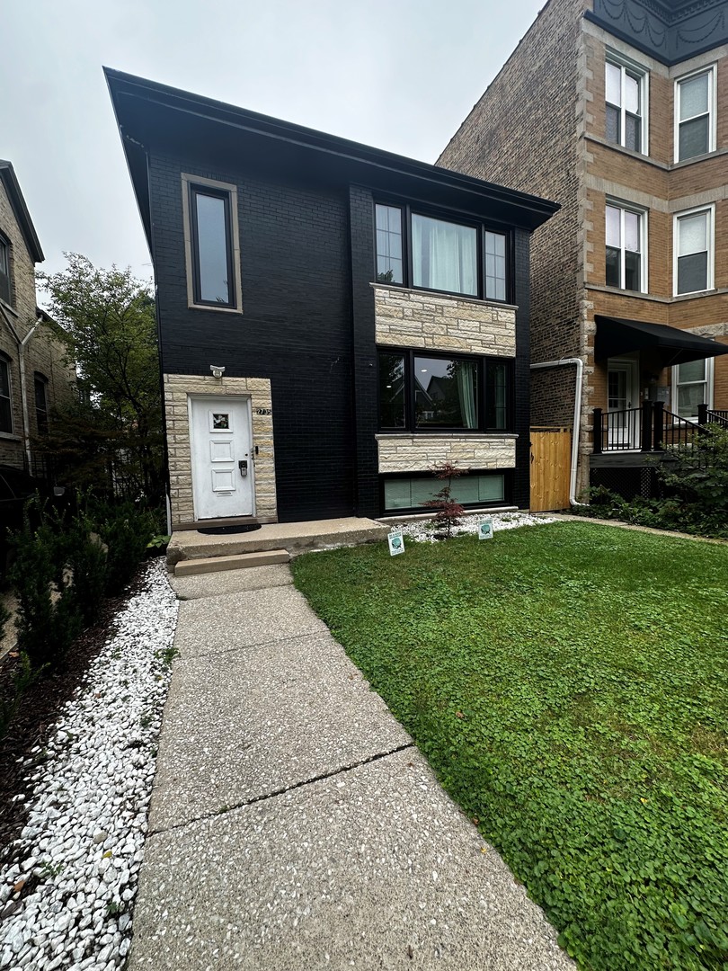 2735 N Mozart Street Unit: GARDEN