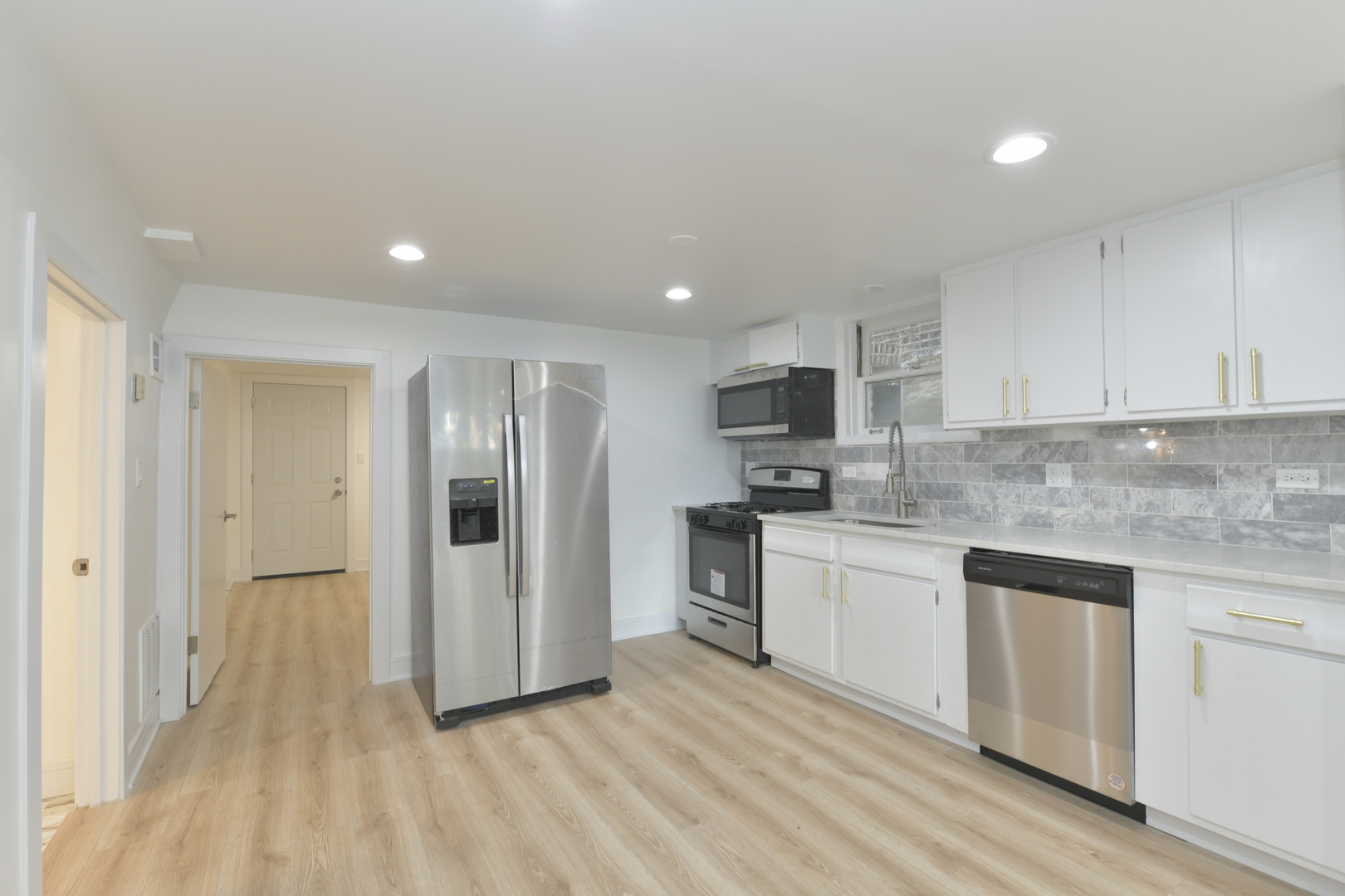 2735 N Mozart Street Unit: GARDEN