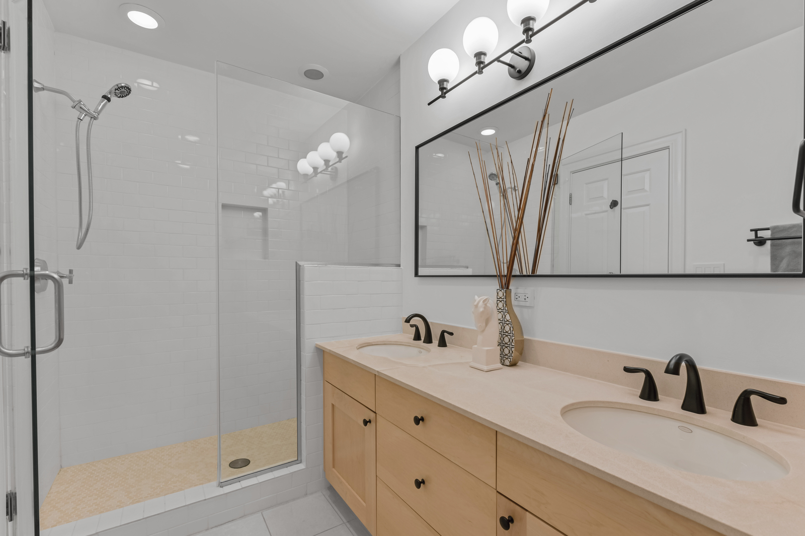 2222 W Armitage Avenue Unit: 3E