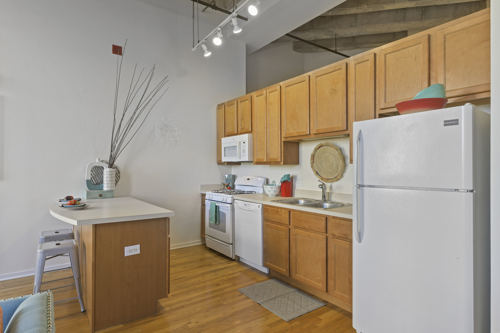 1645 W Ogden Avenue Unit: 526