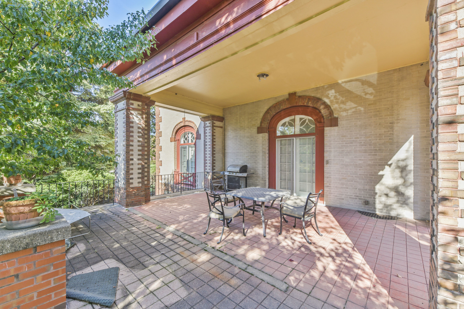 5017 S Greenwood Avenue