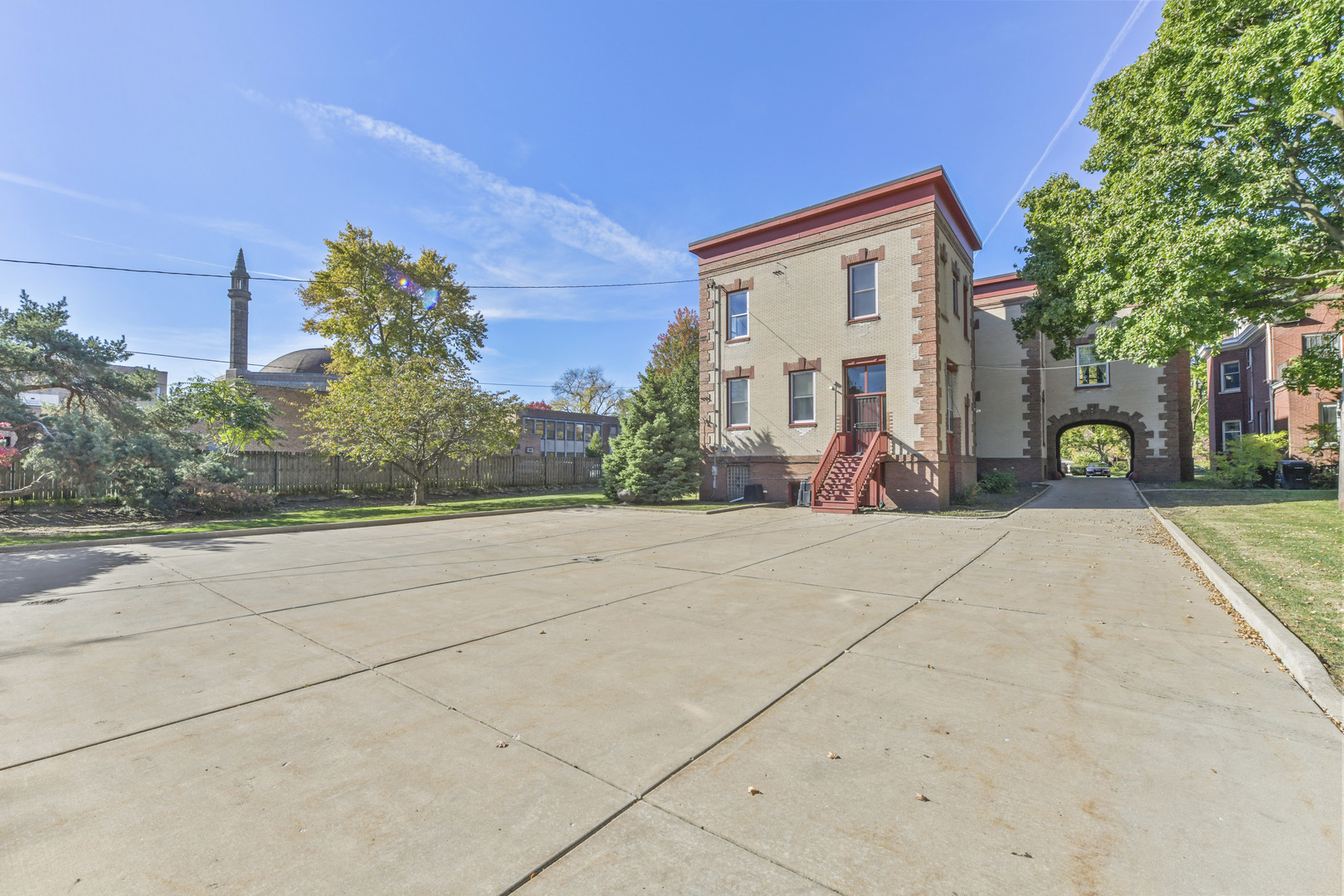 5017 S Greenwood Avenue