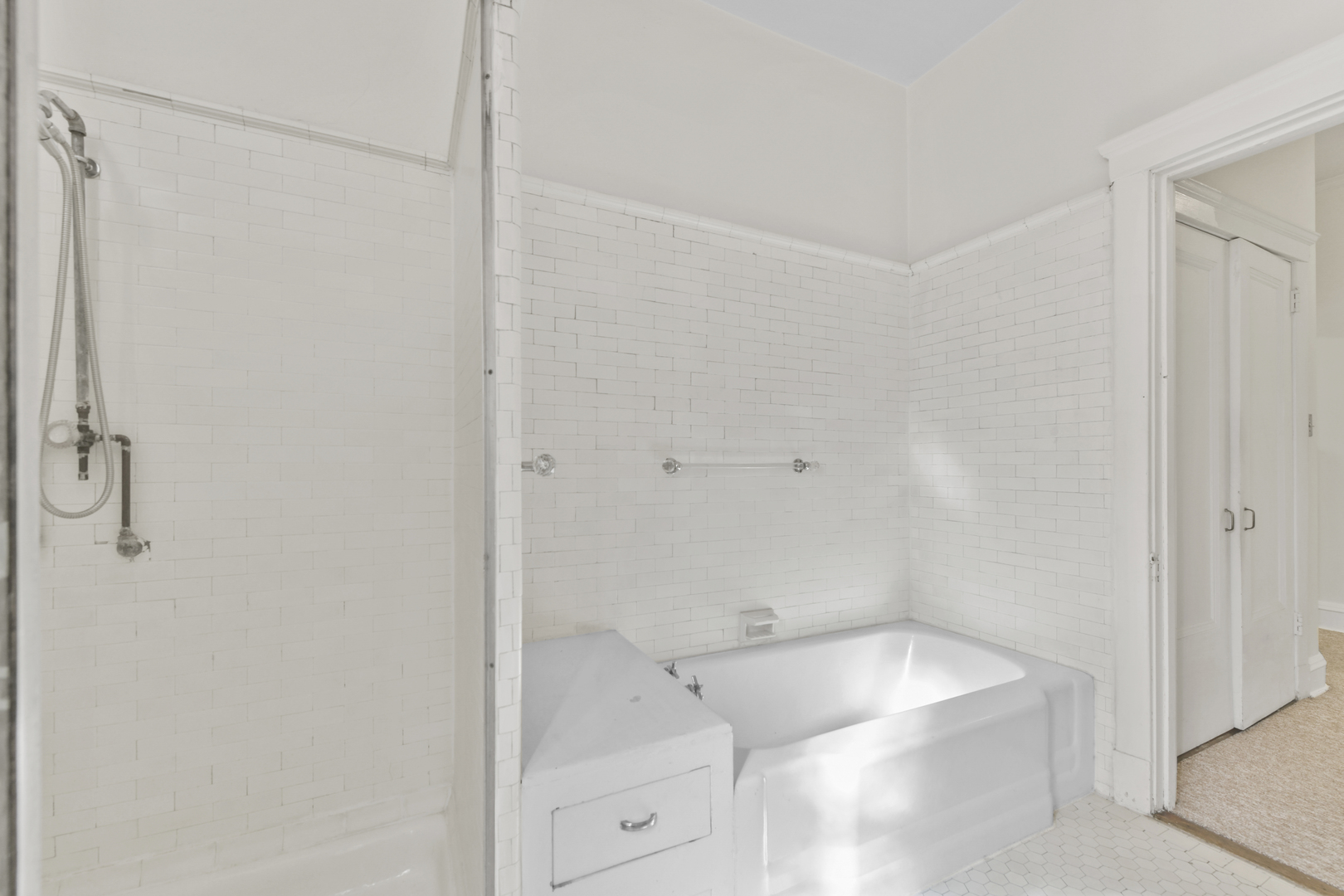 5017 S Greenwood Avenue