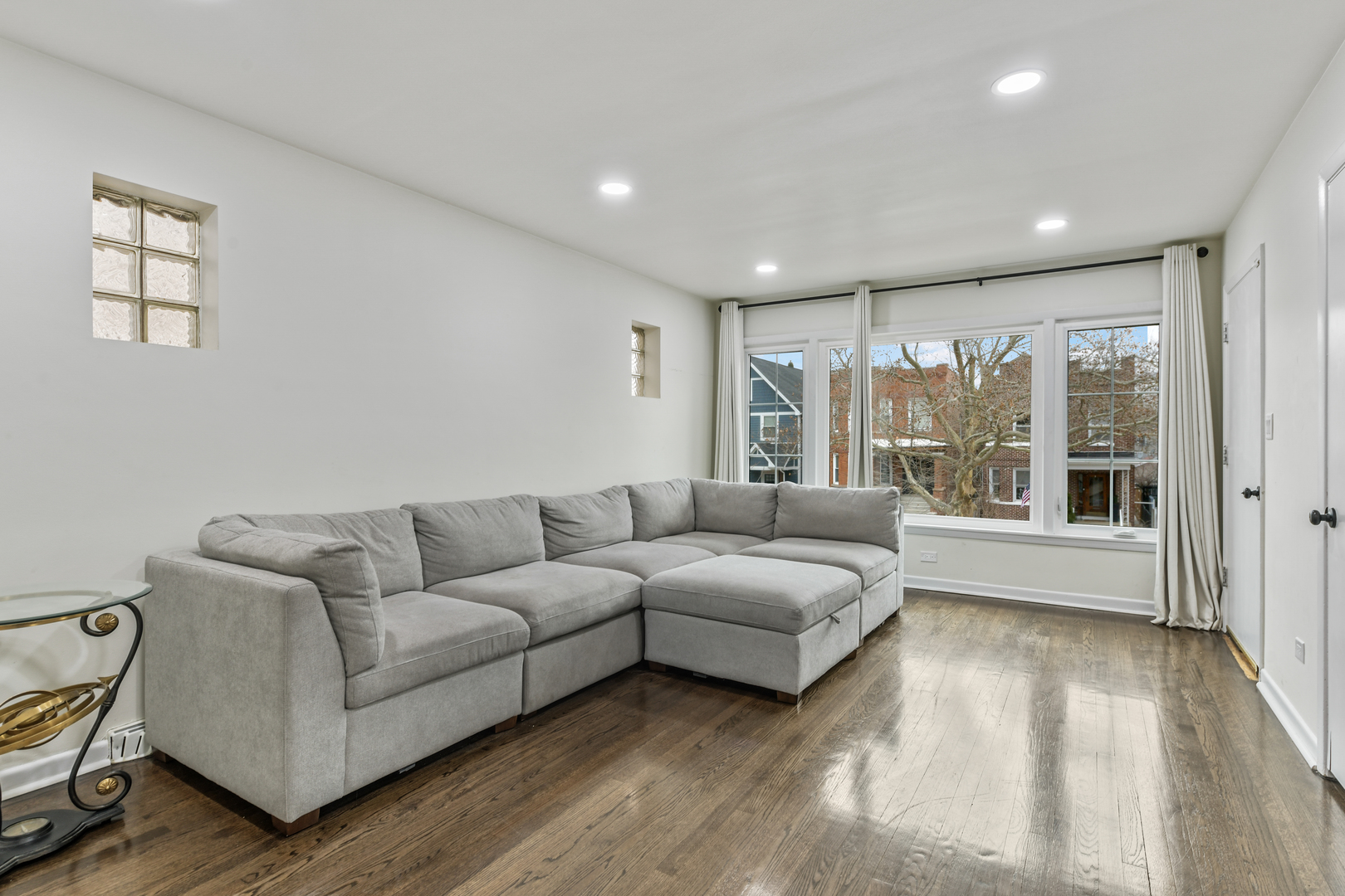 2735 N Mozart Avenue Unit: 2