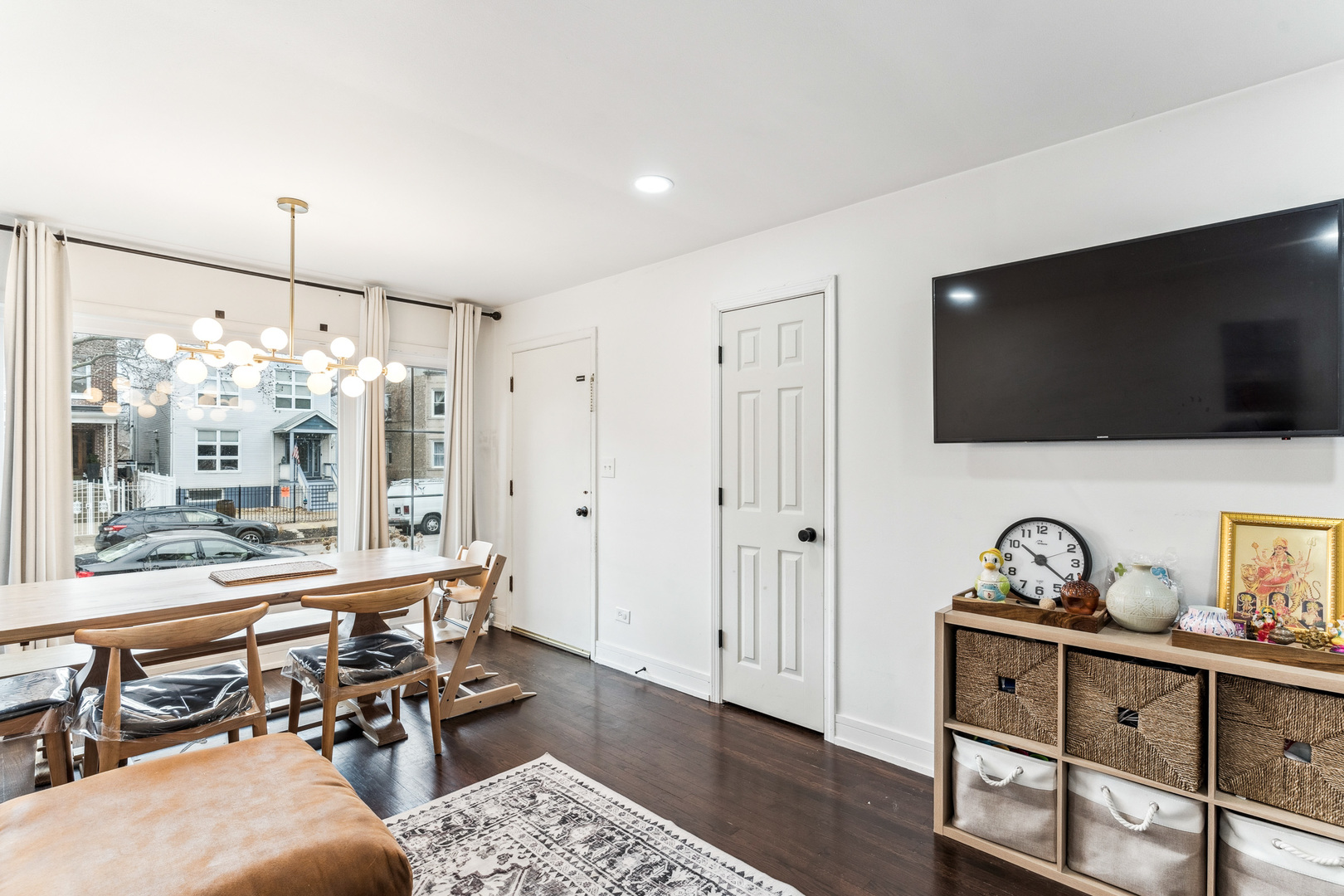 2735 N Mozart Avenue Unit: 1