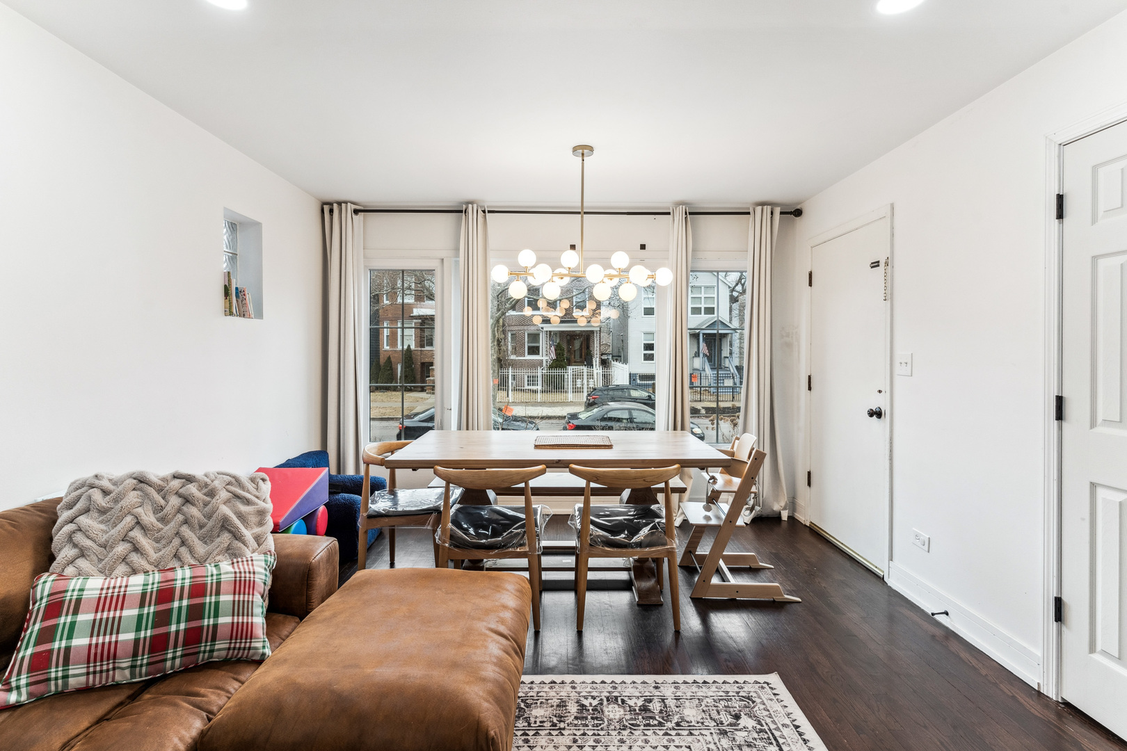 2735 N Mozart Avenue Unit: 1