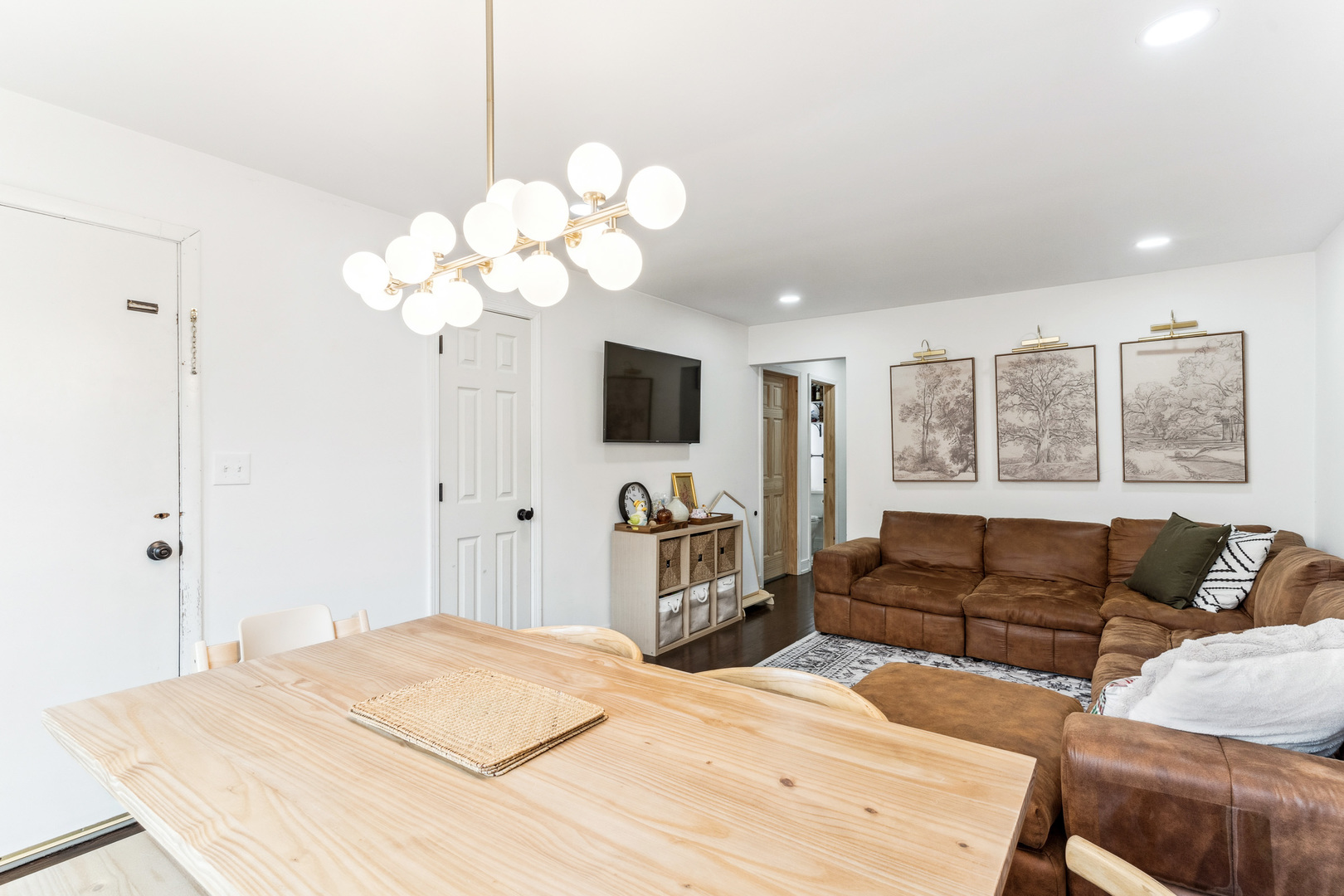 2735 N Mozart Avenue Unit: 1
