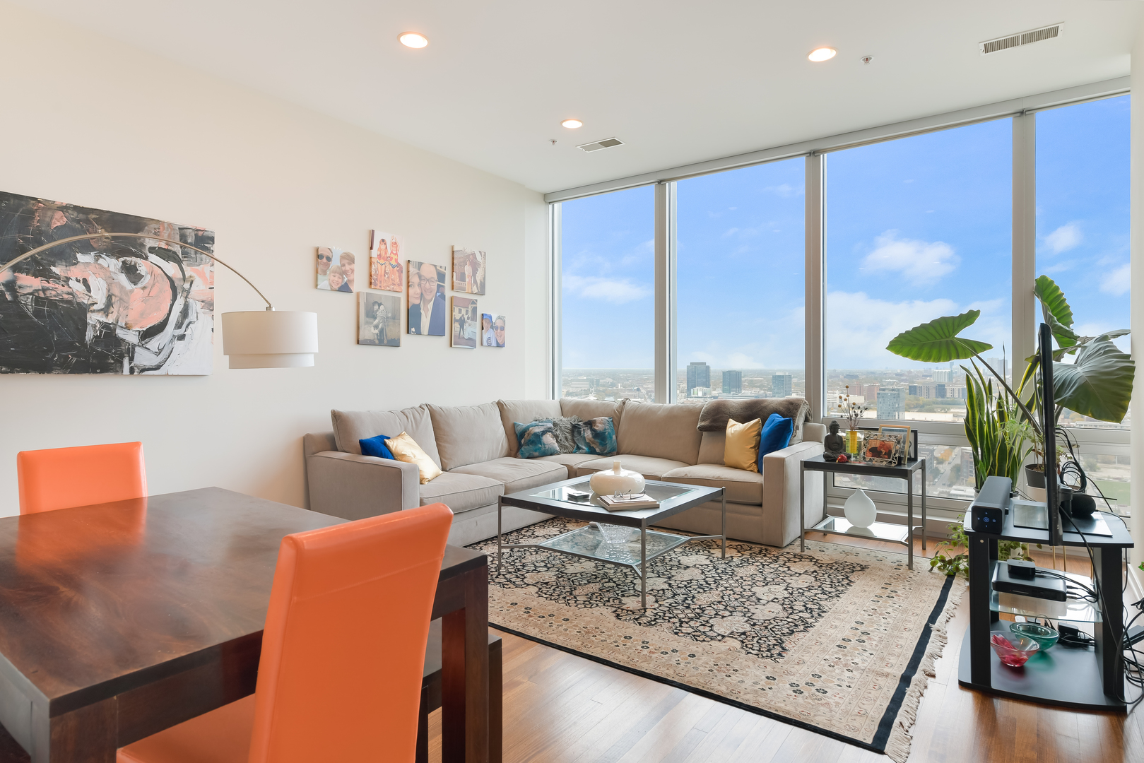 500 W SUPERIOR Street Unit: 2106