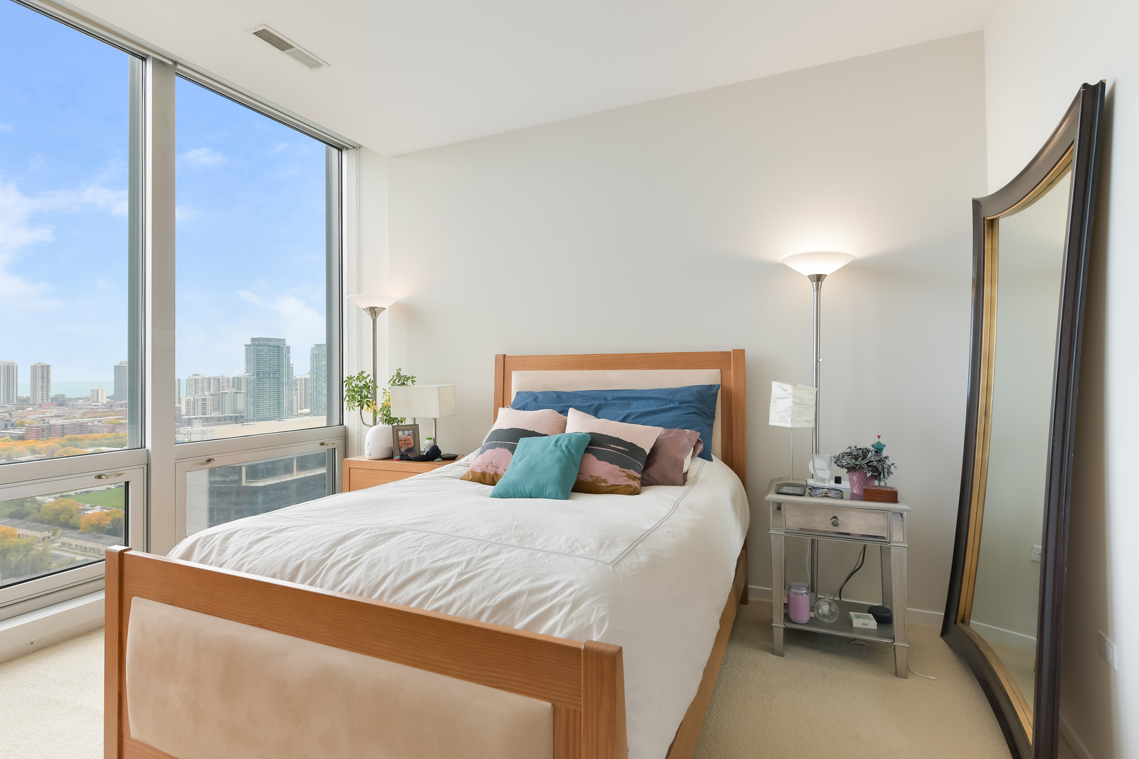 500 W SUPERIOR Street Unit: 2106