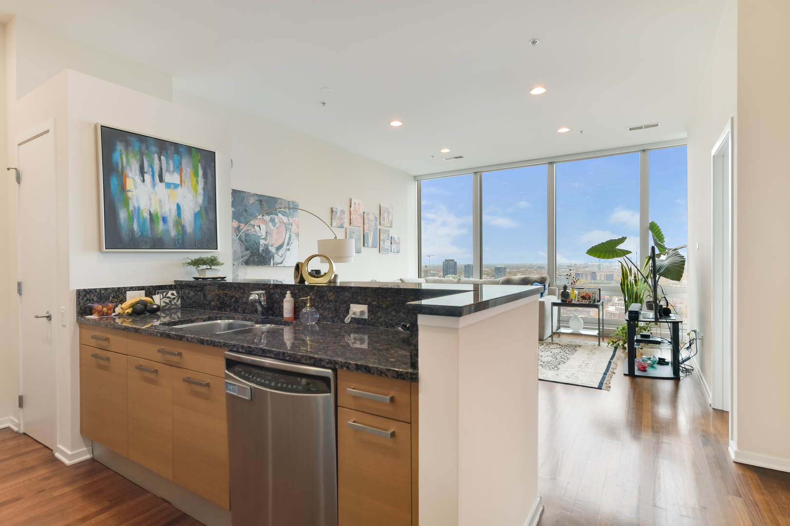 500 W SUPERIOR Street Unit: 2106