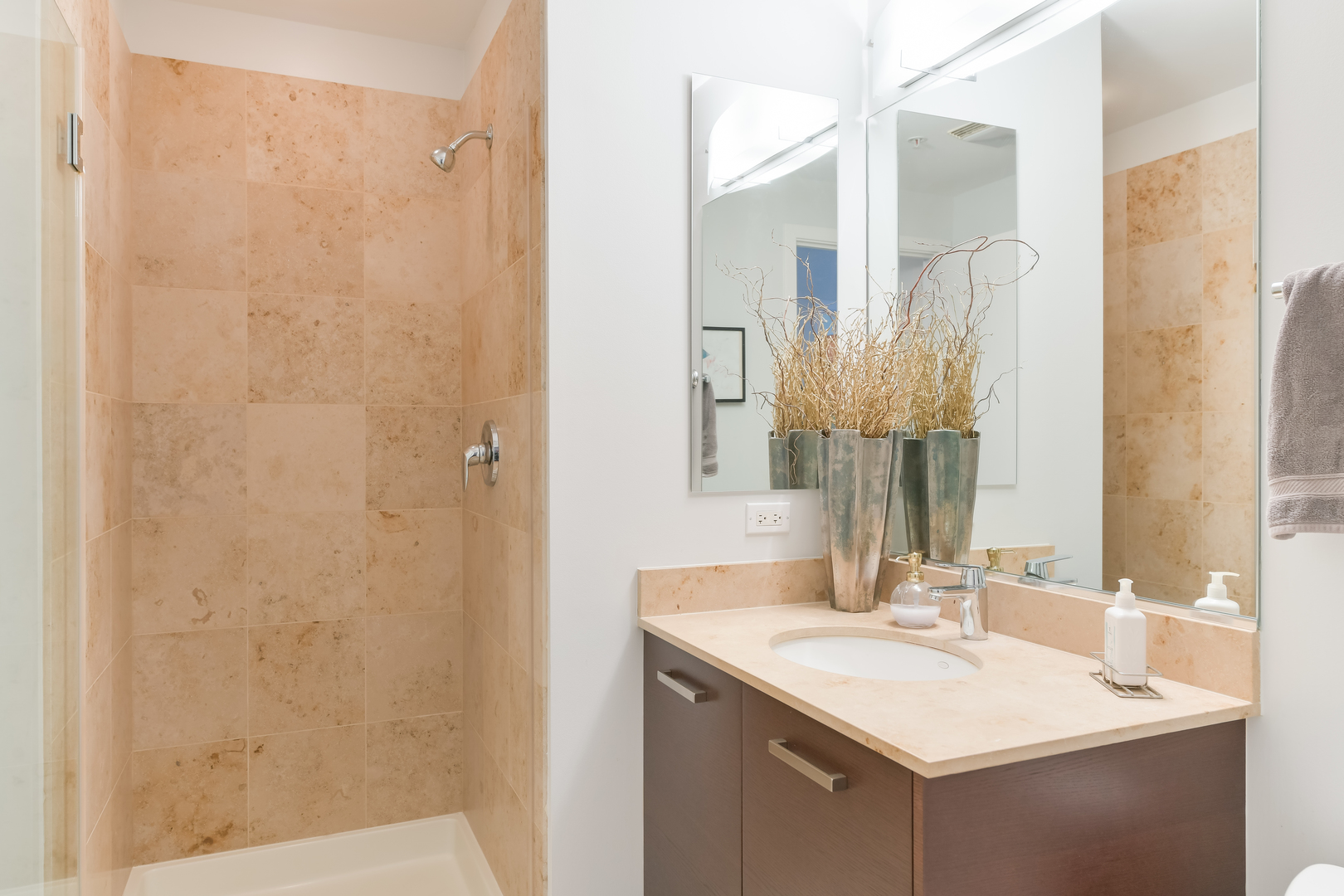 500 W SUPERIOR Street Unit: 2106