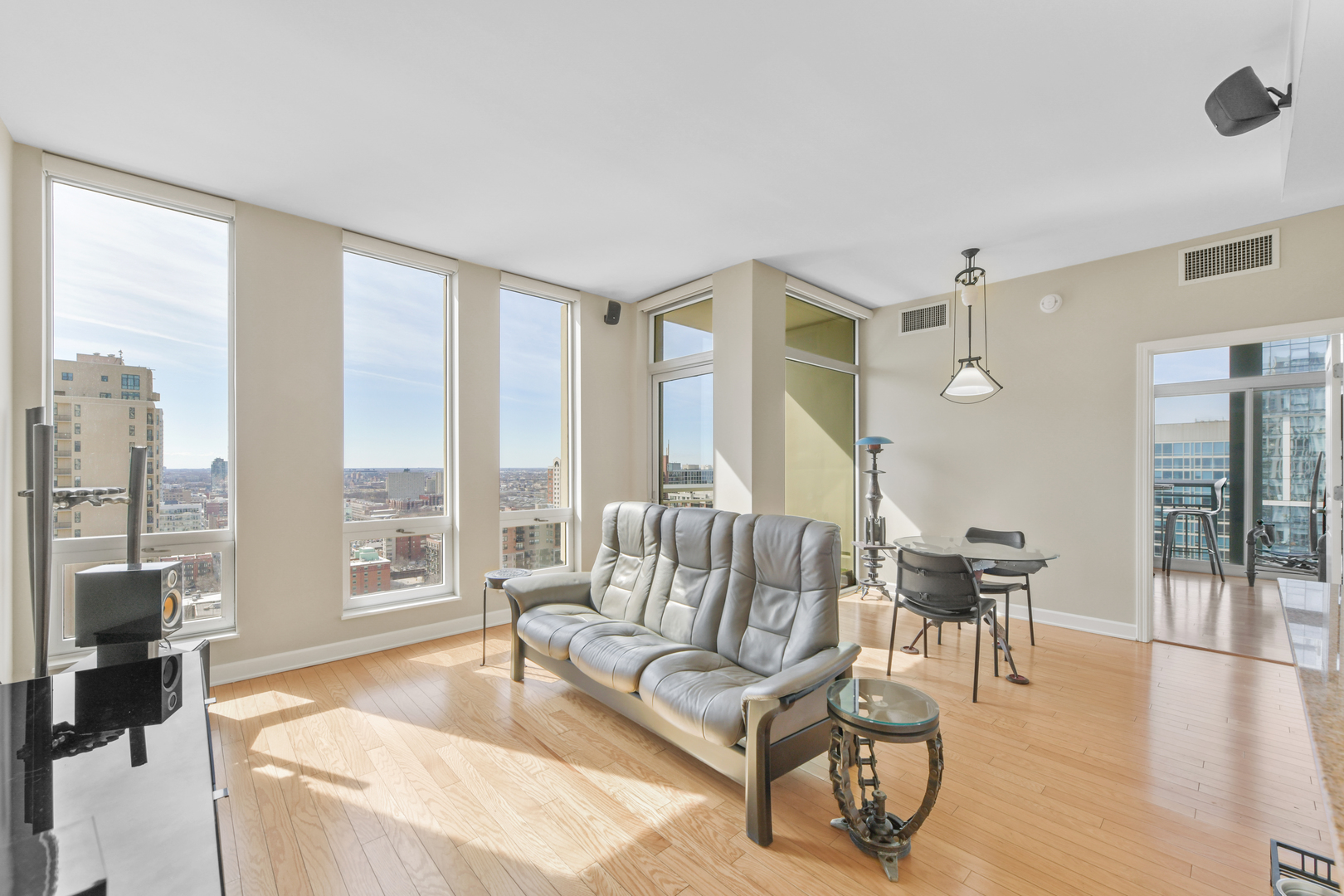 1400 S Michigan Avenue Unit: 2210