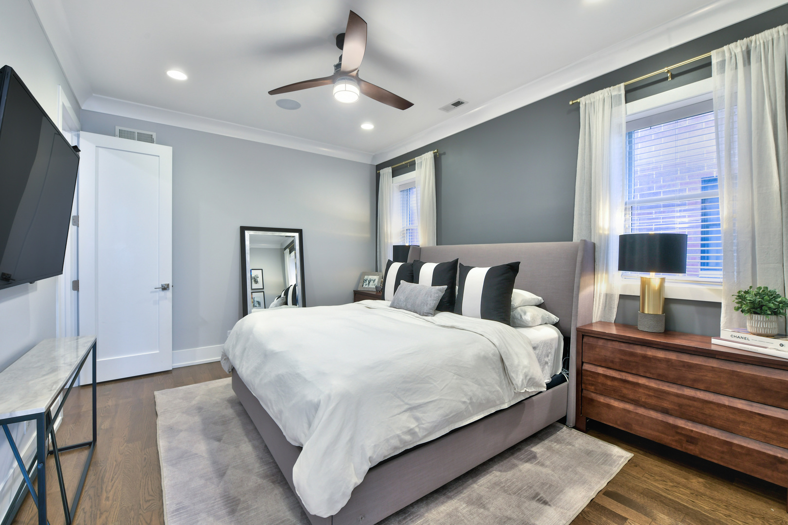 2024 W LeMoyne Street Unit: 2W