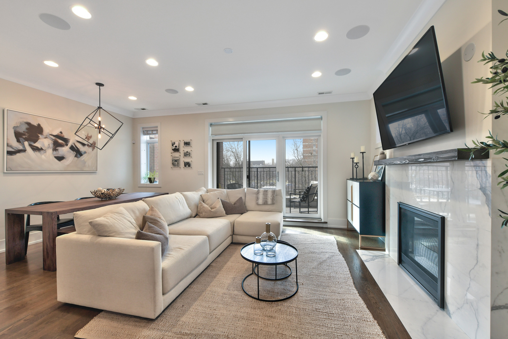 2024 W LeMoyne Street Unit: 2W