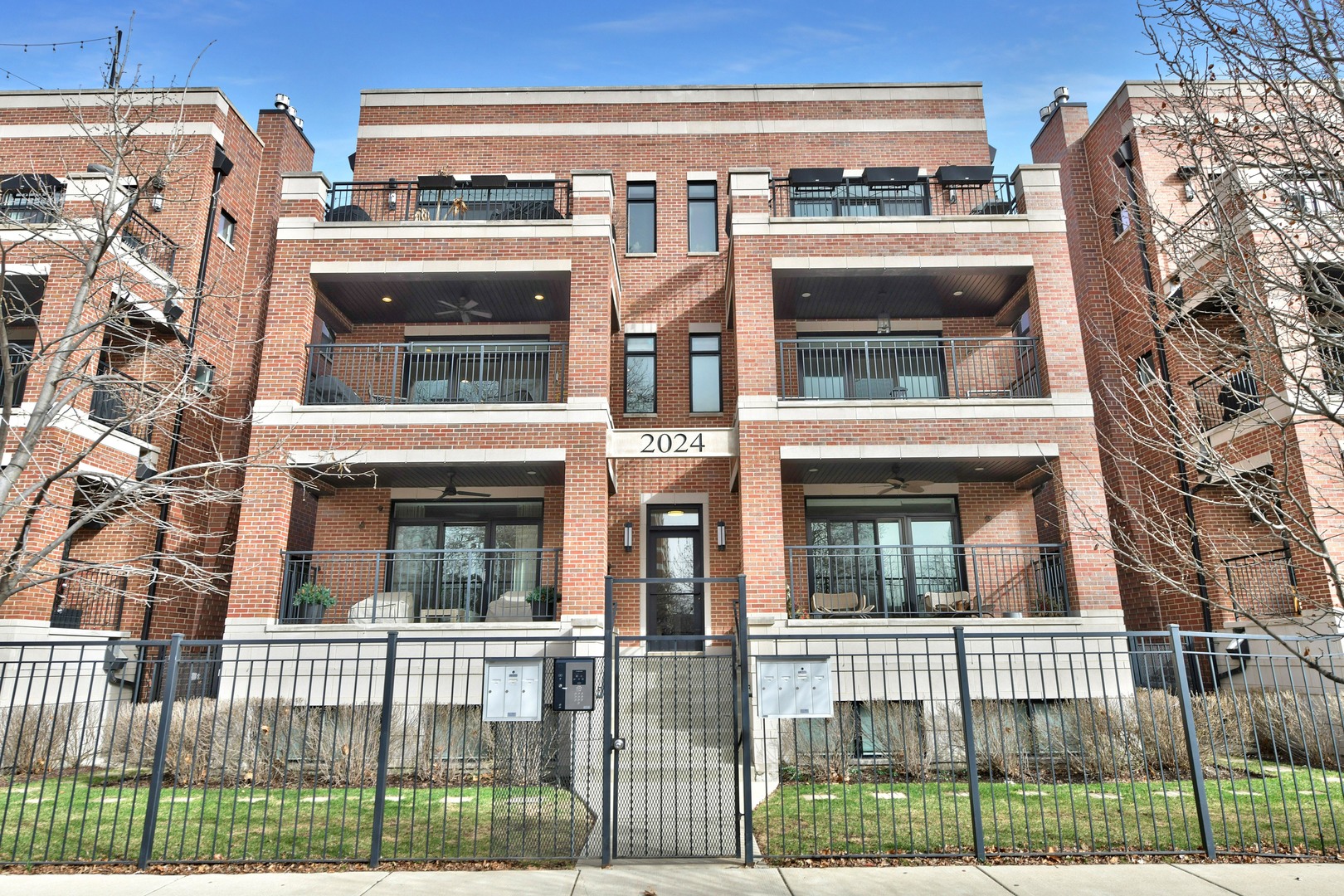 2024 W LeMoyne Street Unit: 2W