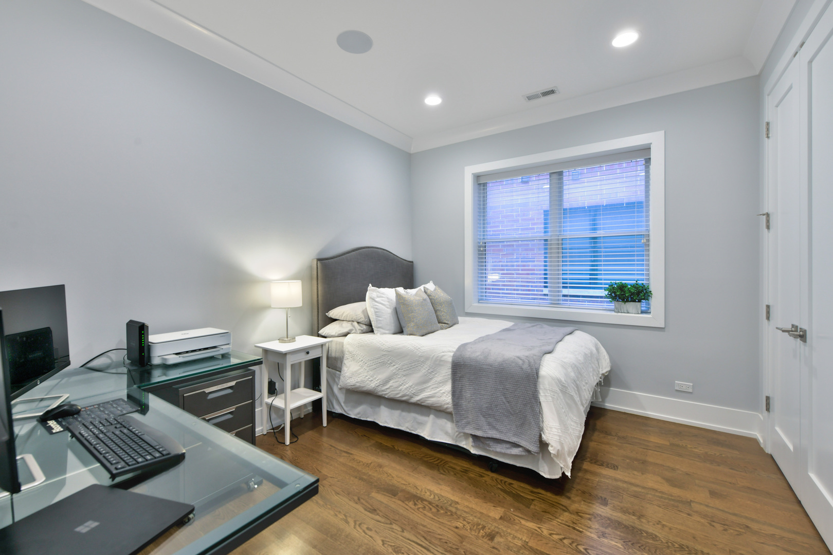 2024 W LeMoyne Street Unit: 2W