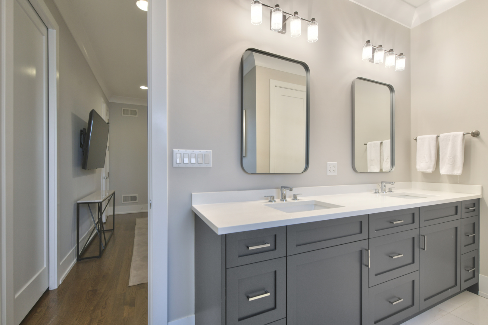 2024 W LeMoyne Street Unit: 2W