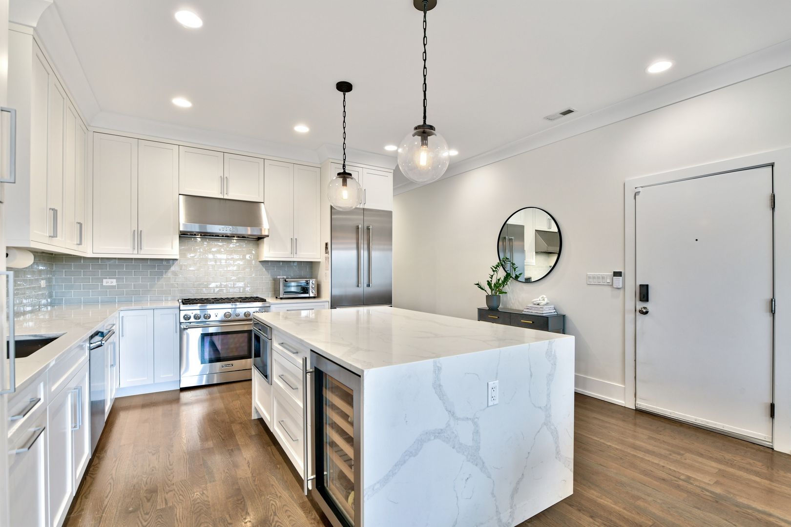 2024 W LeMoyne Street Unit: 2W