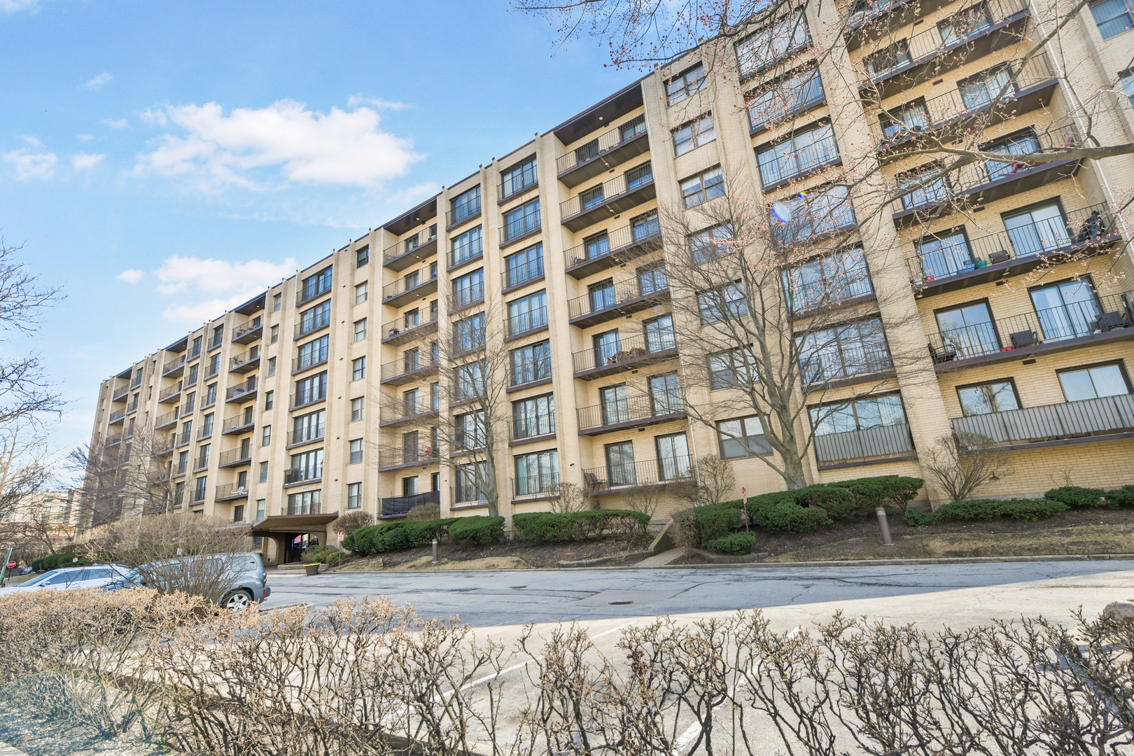 4601 W TOUHY Avenue Unit: 210