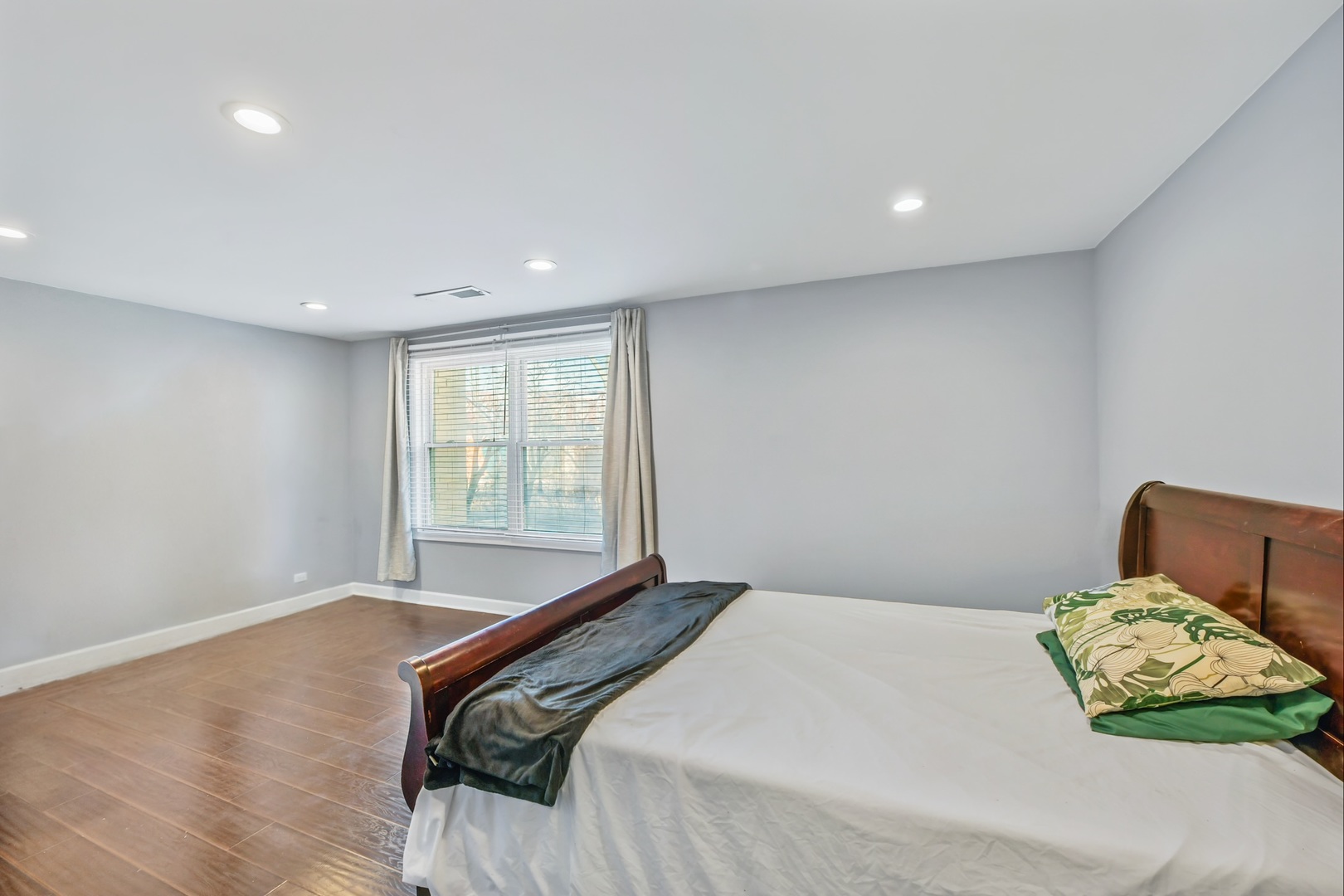 4601 W TOUHY Avenue Unit: 210