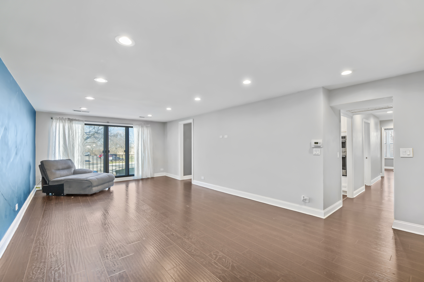 4601 W TOUHY Avenue Unit: 210