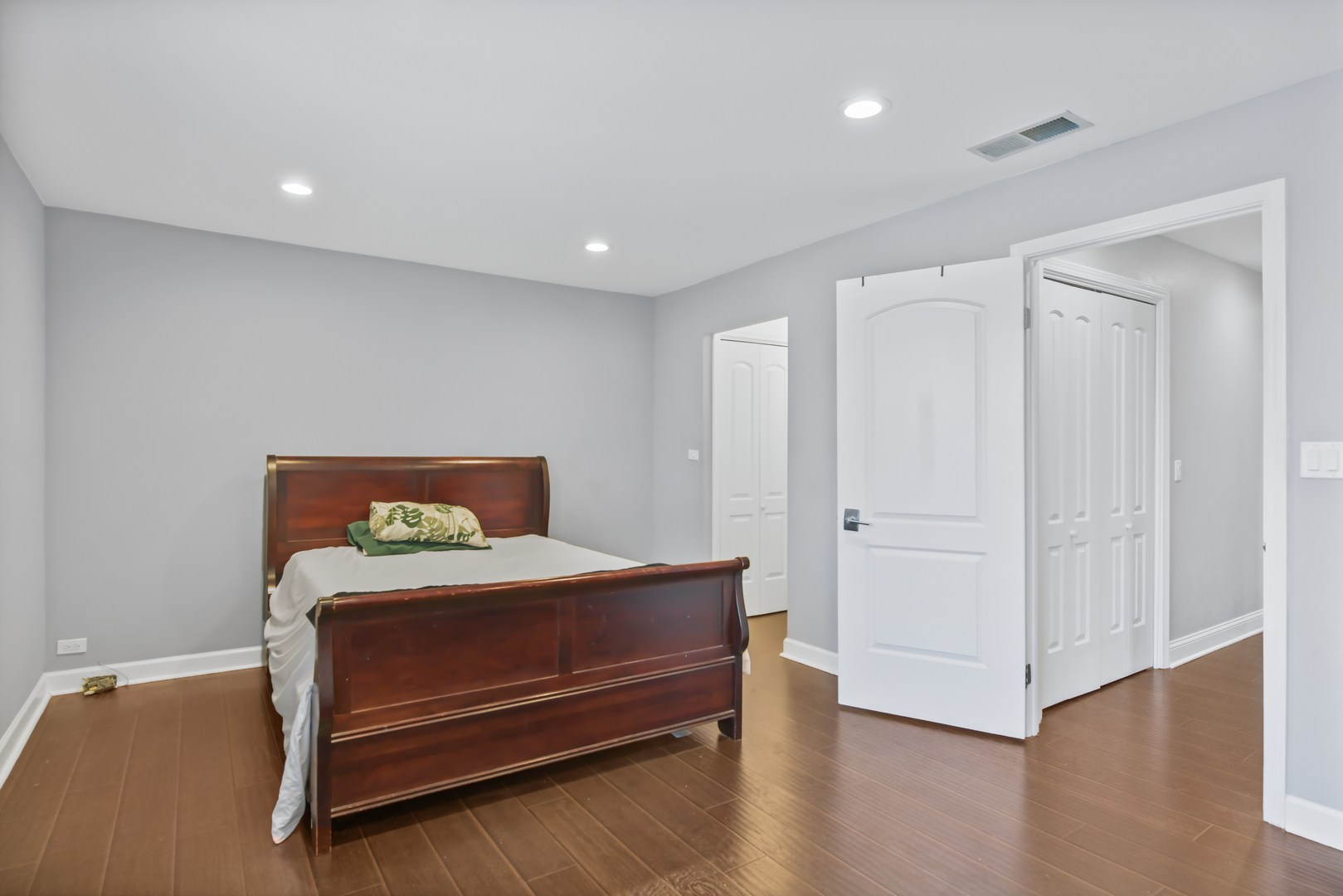 4601 W TOUHY Avenue Unit: 210