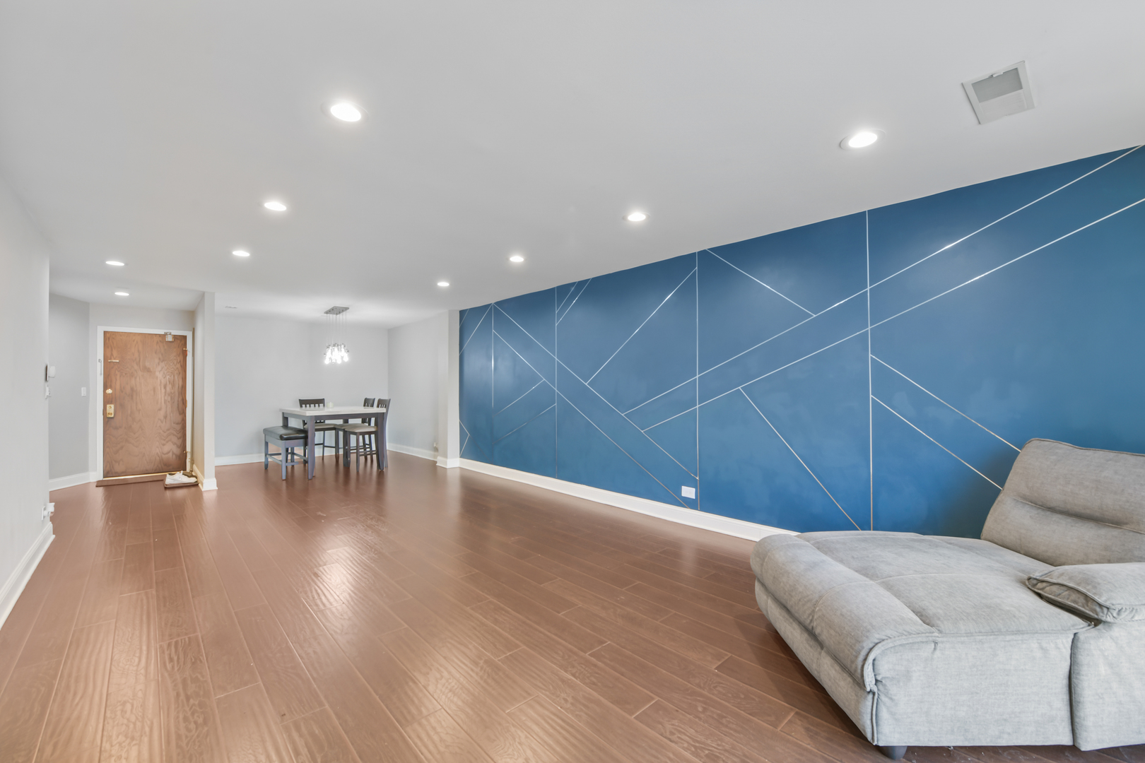 4601 W TOUHY Avenue Unit: 210
