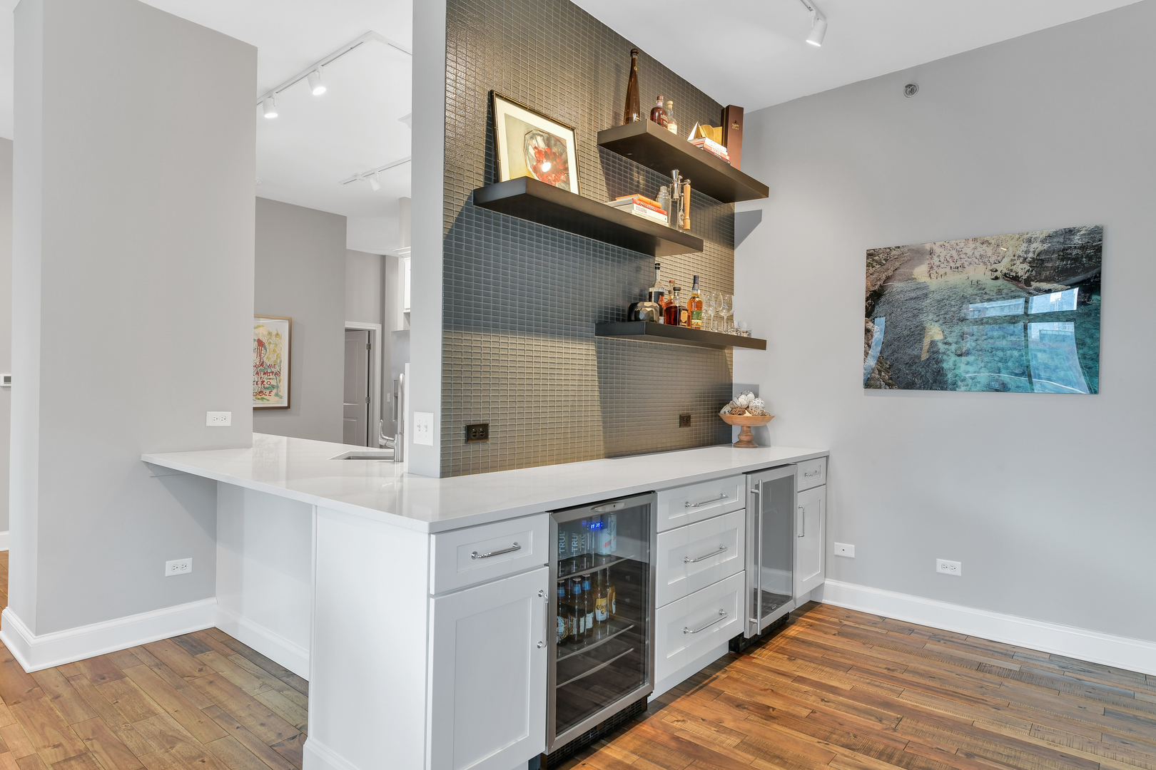 230 W Division Street Unit: 605