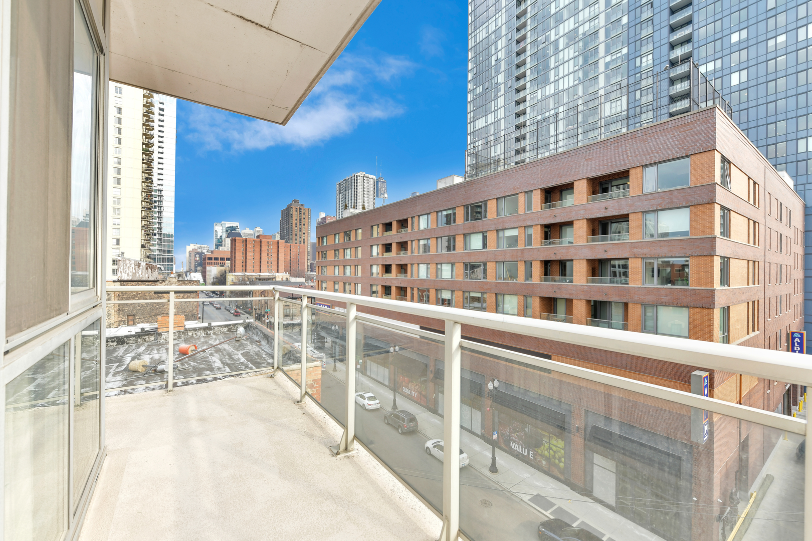230 W Division Street Unit: 605