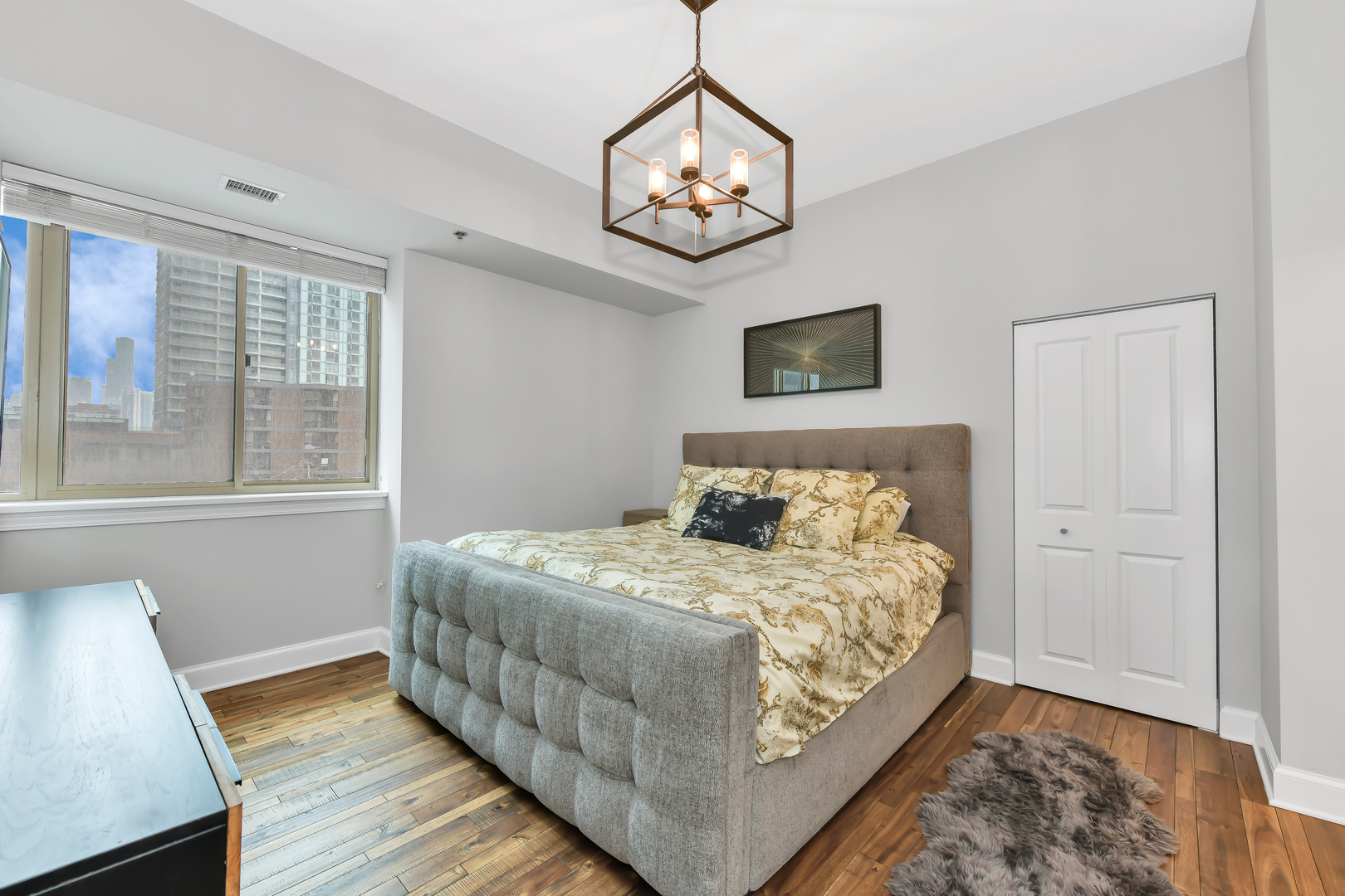 230 W Division Street Unit: 605