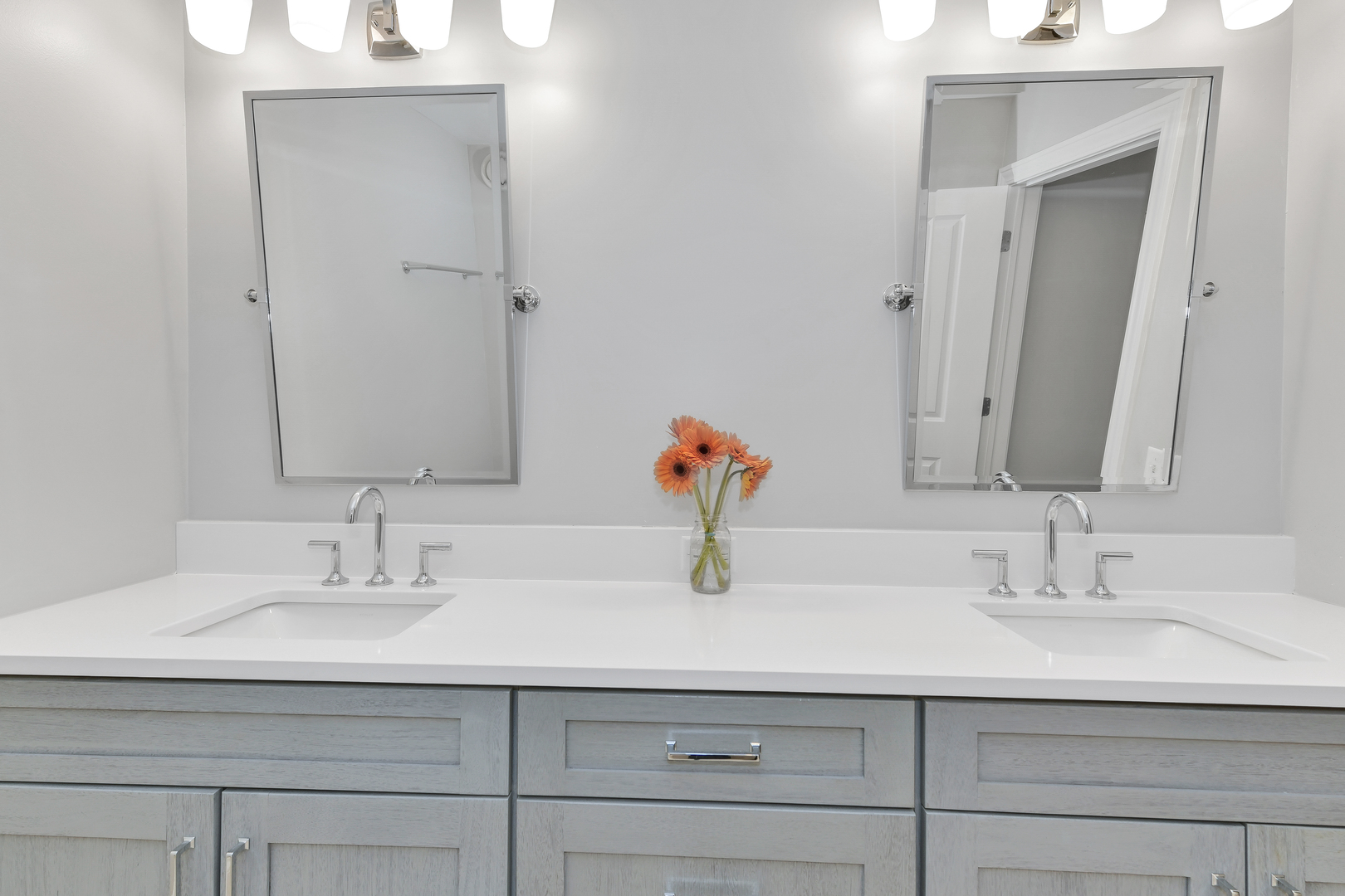 230 W Division Street Unit: 605