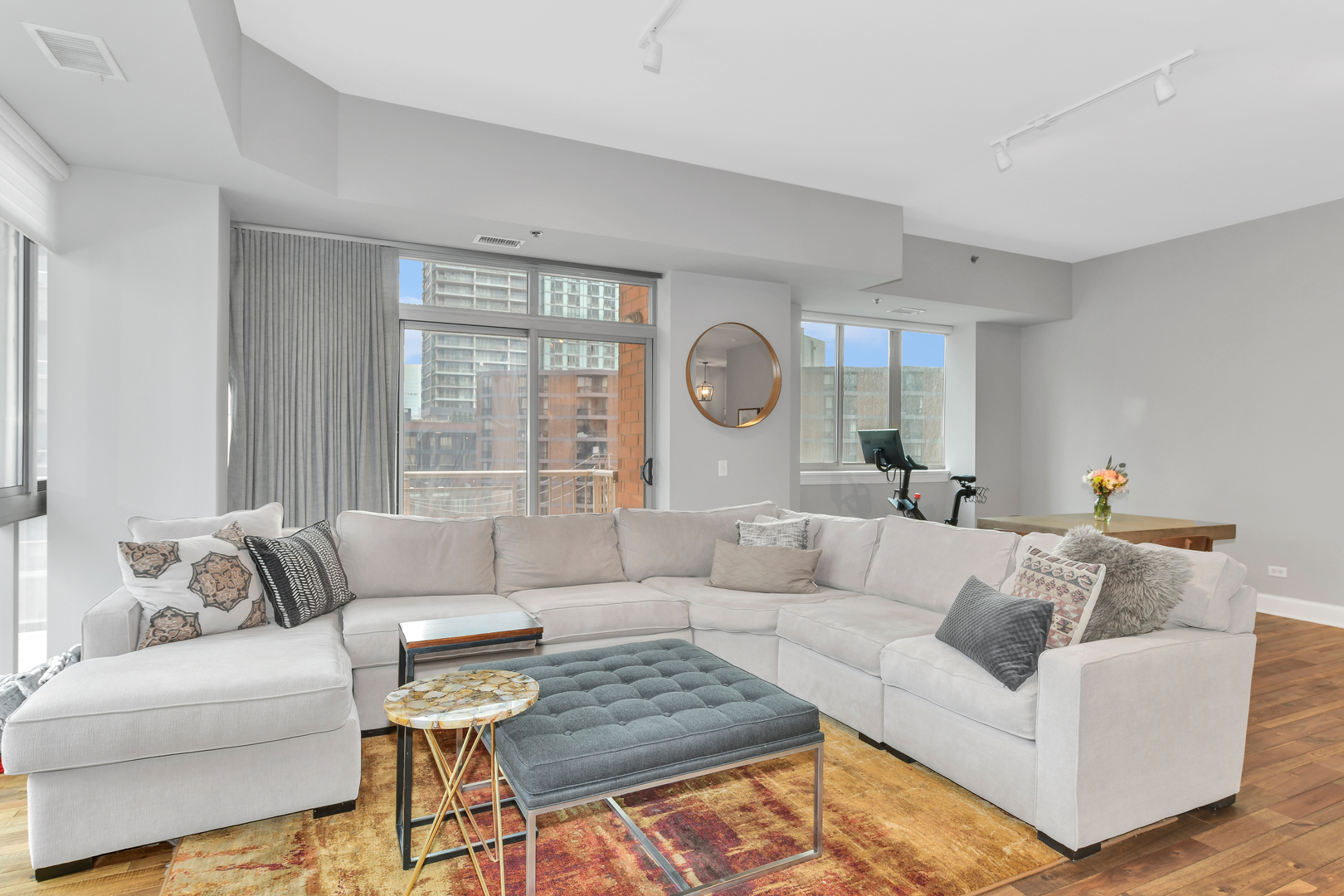 230 W Division Street Unit: 605