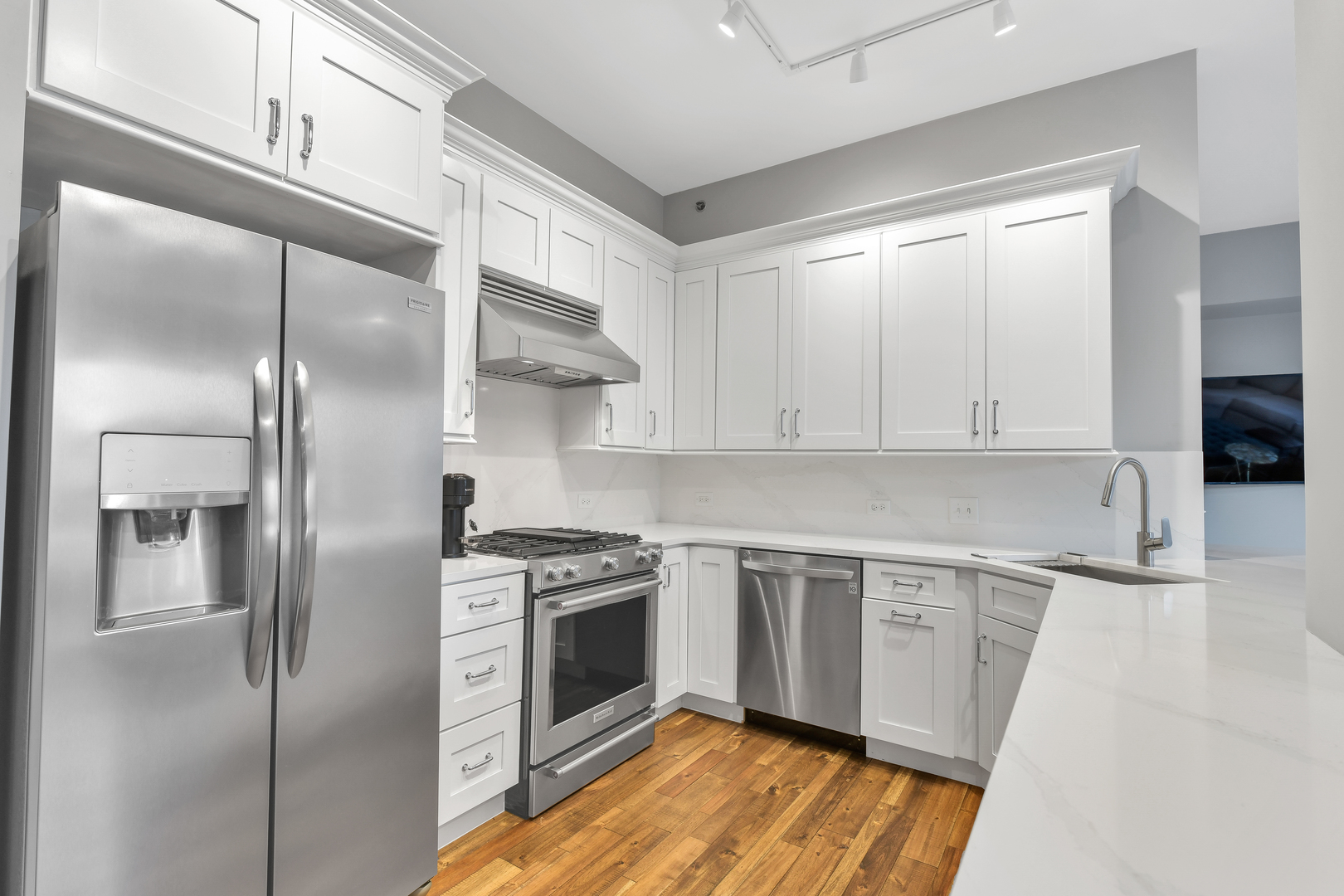230 W Division Street Unit: 605