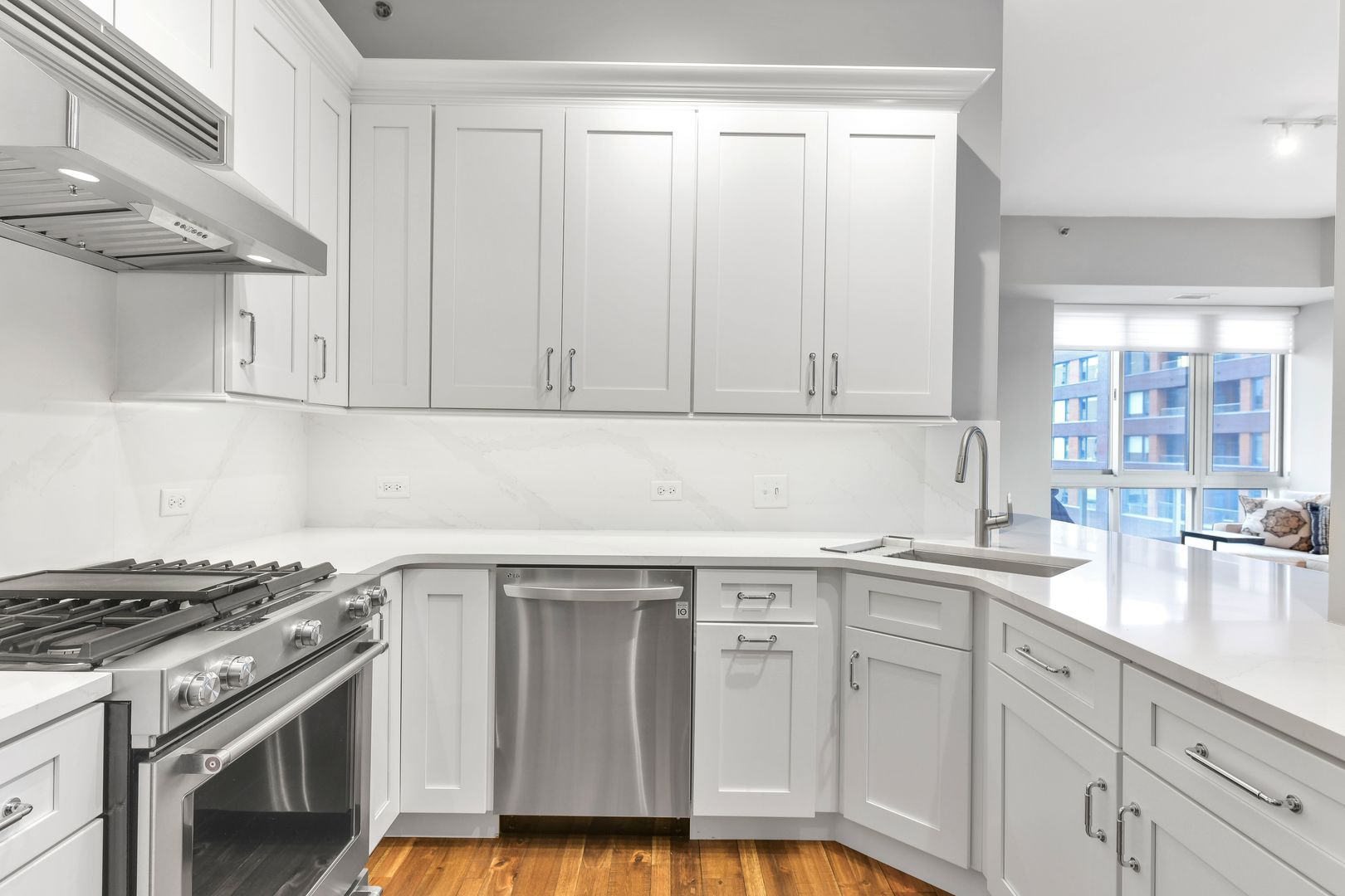 230 W Division Street Unit: 605