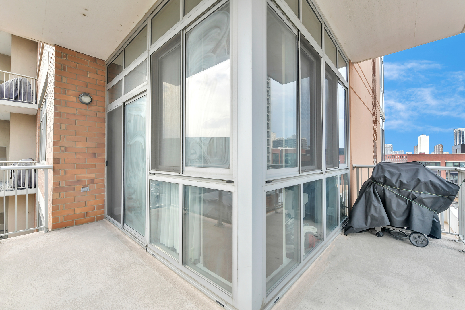 230 W Division Street Unit: 605