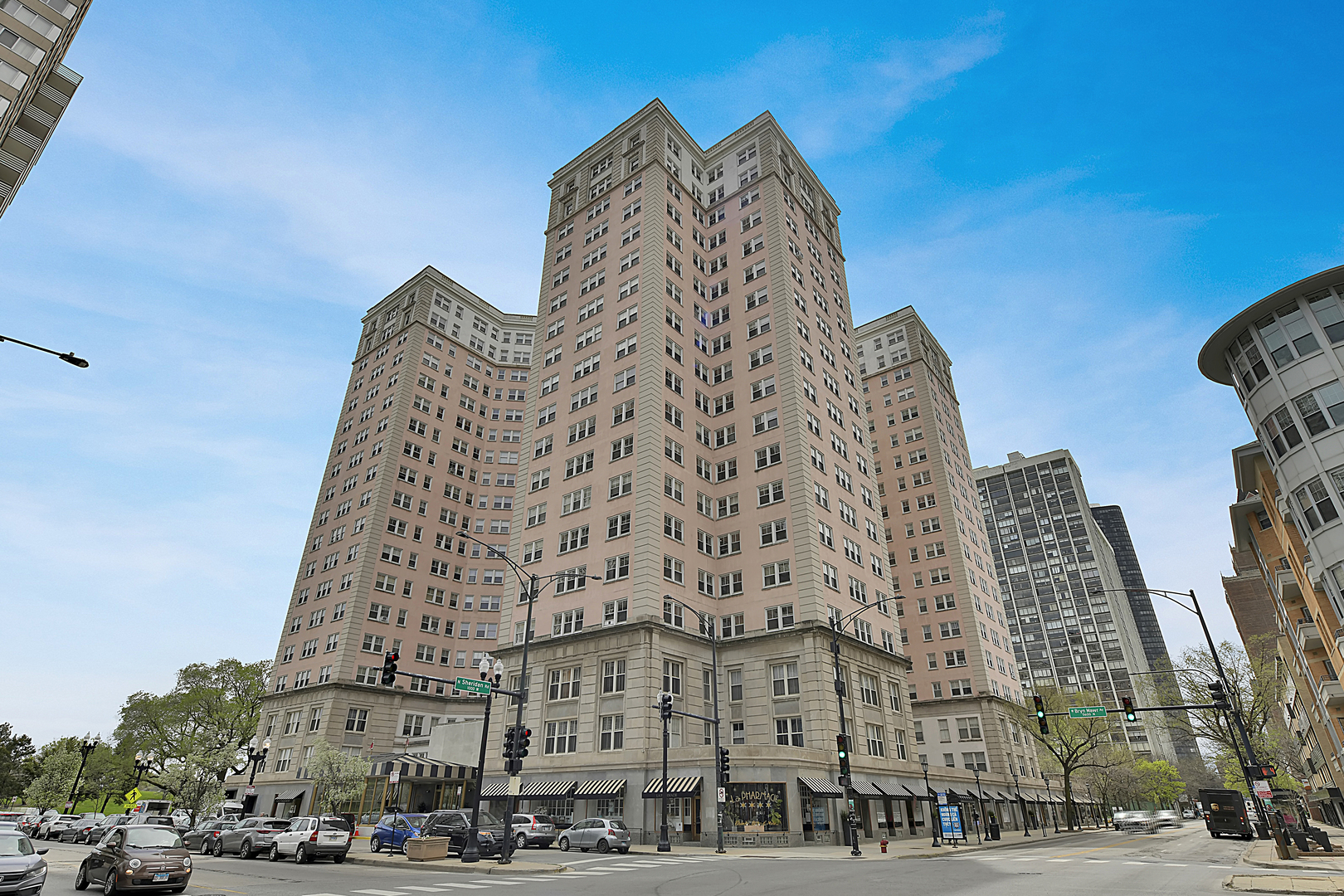 5555 N SHERIDAN Road Unit: 507