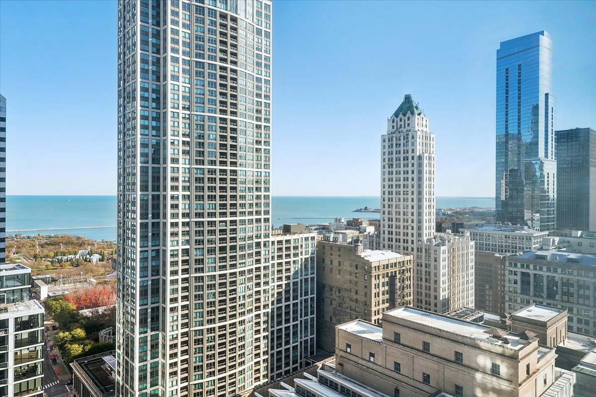 8 E RANDOLPH Street Unit: 3004