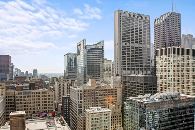 8 E RANDOLPH Street Unit: 3004