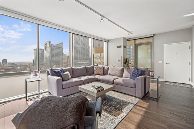 8 E RANDOLPH Street Unit: 3004