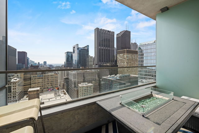 8 E RANDOLPH Street Unit: 3004