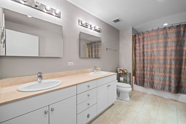 8 E RANDOLPH Street Unit: 3004