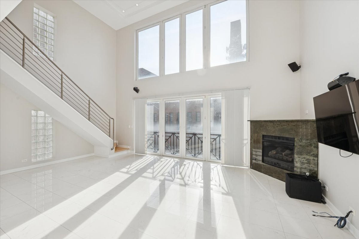 1614 W Augusta Boulevard Unit: 3