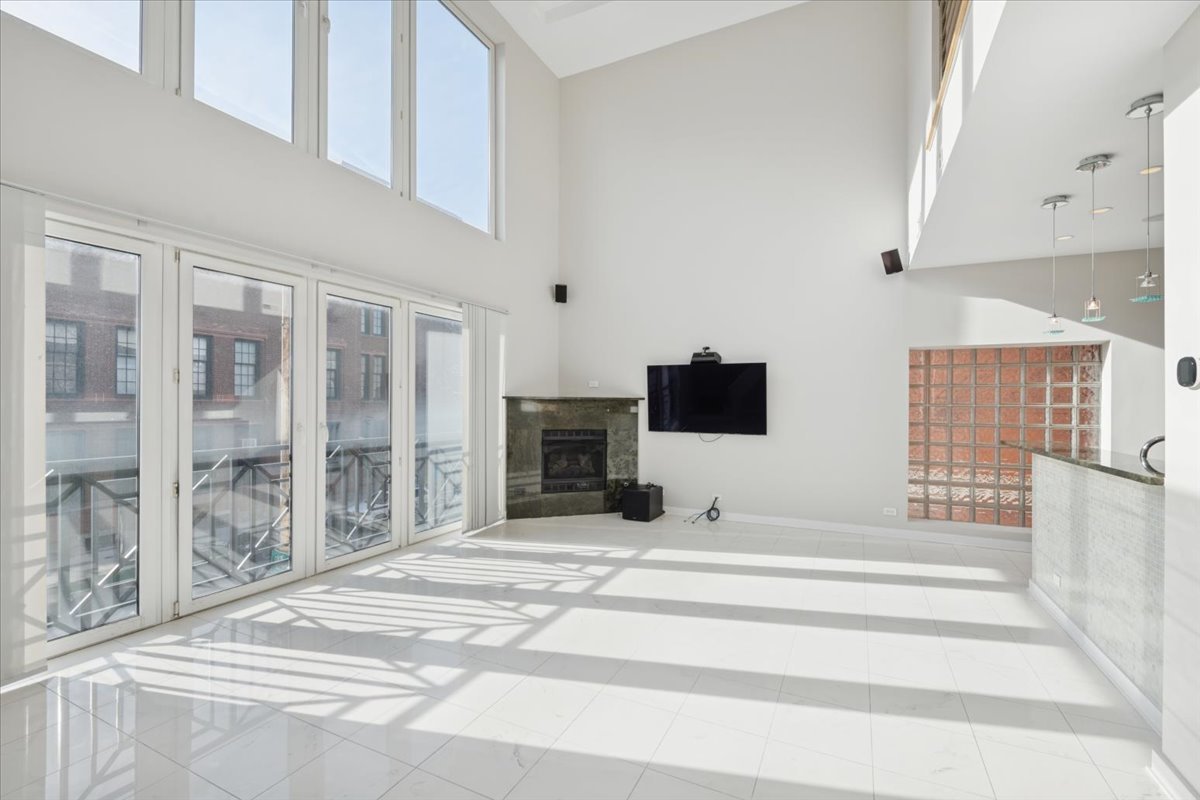 1614 W Augusta Boulevard Unit: 3