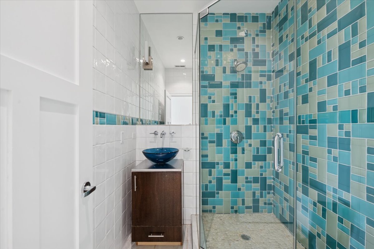 1614 W Augusta Boulevard Unit: 3