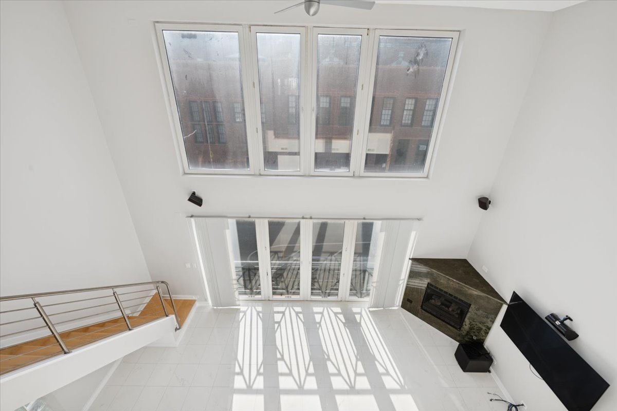 1614 W Augusta Boulevard Unit: 3