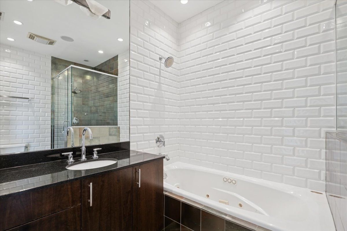 1614 W Augusta Boulevard Unit: 3