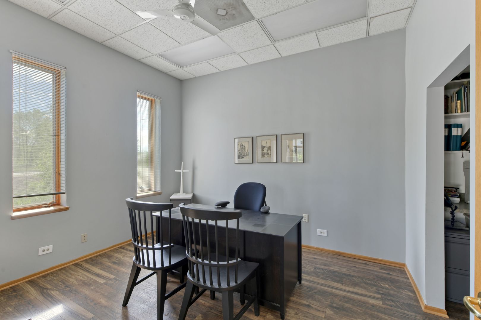 24 S Des Plaines River Road