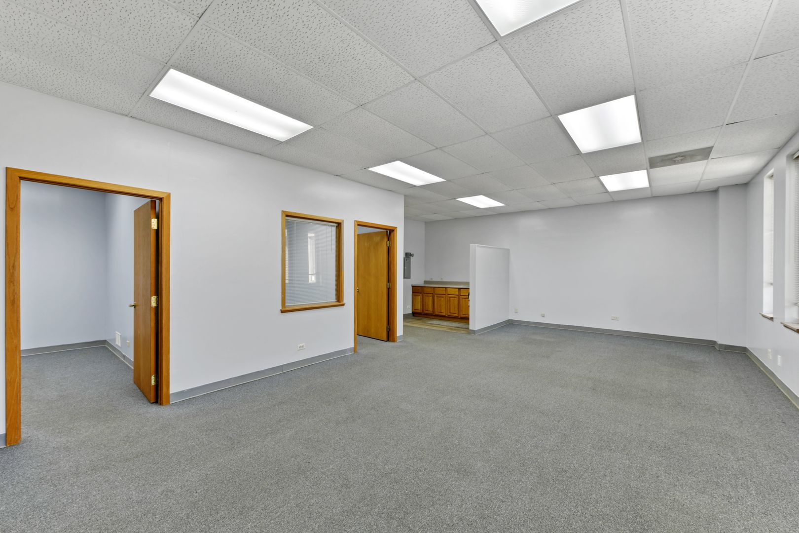 24 S Des Plaines River Road